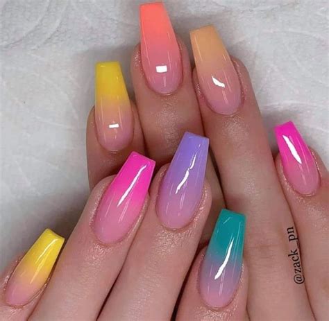 Este producto se puede mezclar con cualquier polvo acrílico. Uñas de colores 😊 | Manicura de uñas, Uñas acrílicias de ...