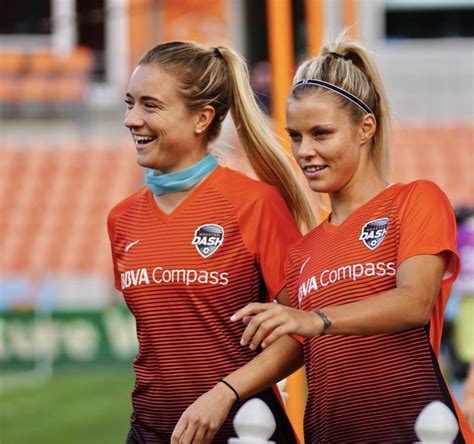 Samantha and kristie mewis have made history as the first siblings to be named to the uswnt's olympic roster. Rachel Daly y Kristie Mewis, la historia de amor de la ...