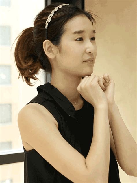 Giving a woman a happy ending massage is a really great way to make her feel special, taken care of, and sexually satisfied. How to Give Yourself a Korean Facial Massage in GIFs ...