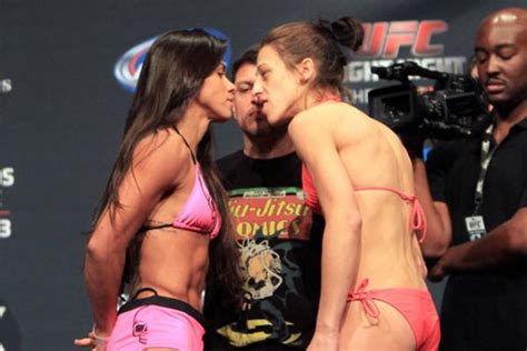 Coach mike brown thinks that at this point in her career, joanna jedrzejczyk should only be competing in big fights. Claudia Gadelha quiere vengarse de Joanna Jedrzejczyk ...