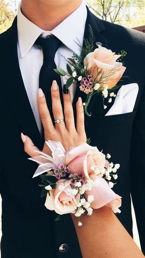 Women know when an arrangement simply means that you care. VSCO - sabrinamajkic | Prom corsage and boutonniere, Prom ...