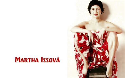 She was born in prague. Filmovízia: Martha Issová Wallpaper