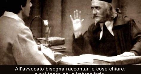 Dalle pagine di calamandrei balza un quadro vivacissimo e pieno di realismo, illuminato da un'aneddotica professionale e da una ricca messe di regolette preziose sulla difficile convivenza tra i due banchi dell'udienza: Aforismi, frasi e proverbi sugli Avvocati | Aforismario