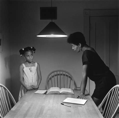 The kitchen table series (1990) and how these images capturing black normalcy. Prensa - Centro Andaluz de Arte Contemporáneo