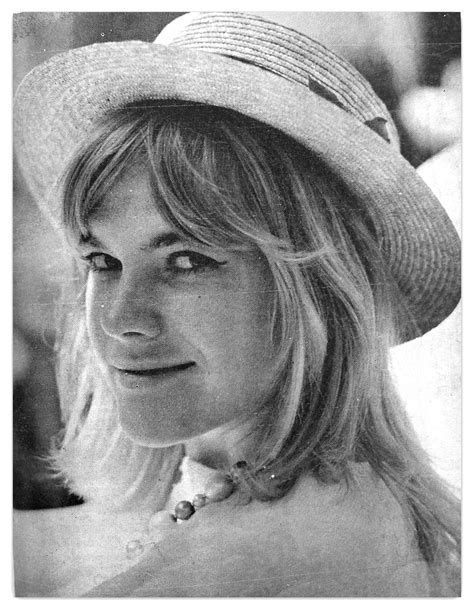 During her long singing career, she sang many famous hits, most popular and favorite were her duets with waldemar matuska. Eva Pilarová fotka