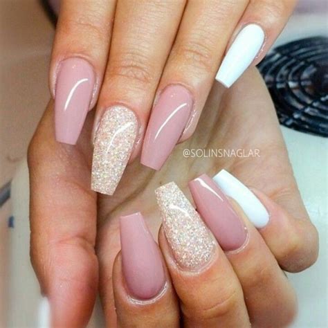 Uñas sencillas acá te compartimos un pequeño tutorial de cómo hacerte uñas sencillas haciendo que quede muy bonitas y elegantes en el mercado. Diseños de Uñas sencillas y elegantes - Foro Belleza ...