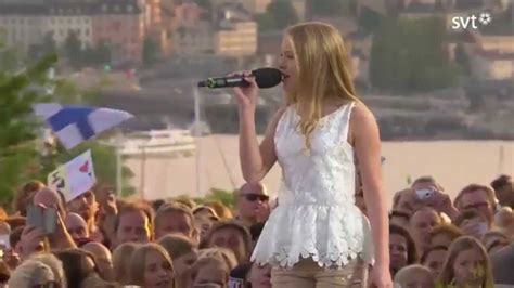 Sanna nielsen om okända kampen inför allsång på skansen 2021. Allsång på Skansen, Zara Larsson Uncover - YouTube