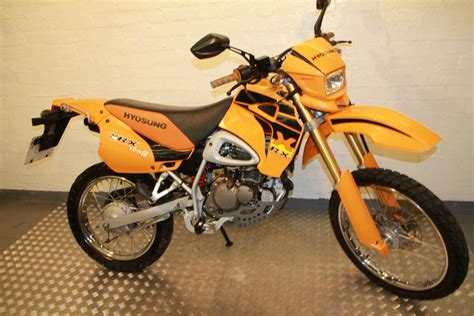 Thexvid.com/video/0ahudehfvoo/video.html here is a great video. Hyosung RX 125 TRAIL BIKE SMART KTM ORANGE PAINTWORK