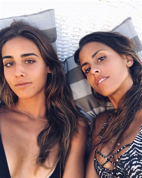 Mãe de três meninas, apaixonada por desporto, pela família e pelo seu trabalho como apresentadora do fama show. Unido pelo amor ao biquíni clã Patrocínio surpreende pela ...
