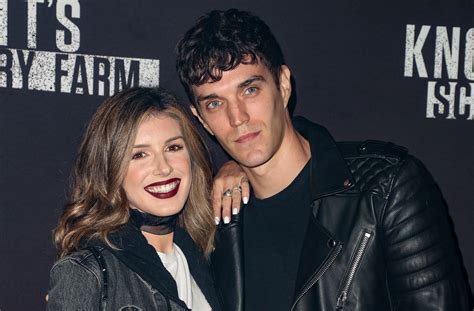 Shenae grimes displays bra as she cosies up to husband. 90210 actress Shenae Grimes is expecting her first child
