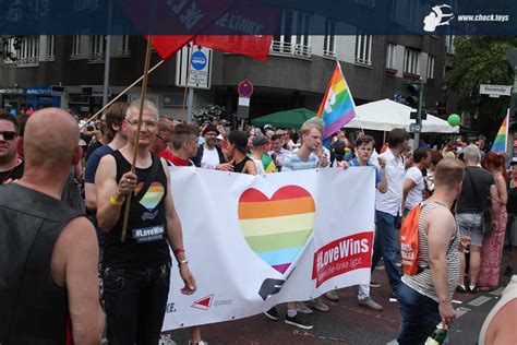 Wenn du über neuigkeiten zum csd berlin pride auf dem laufenden gehalten werden möchtest. CSD Berlin 2016: Bilderserie