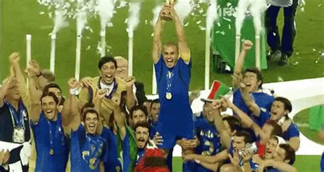 Conte's successor gian piero ventura also initially left jorginho on the left. SQUADRA AZZURRA GIF - ItaliaCampeonDelMundo - Discover ...