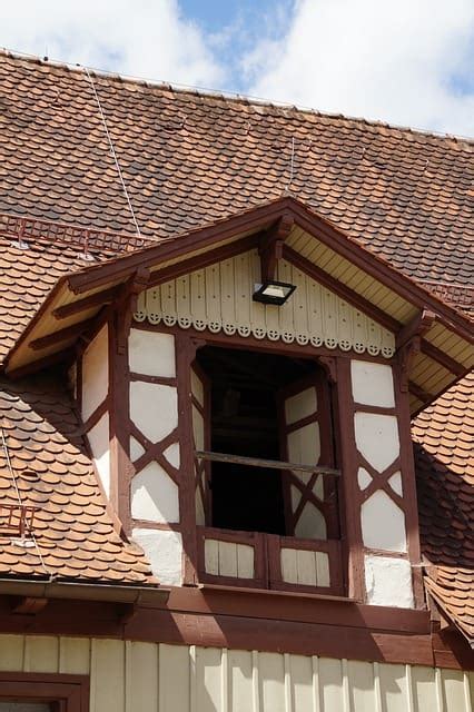 Puis passer sur un autre pan du toit pour rentrer dans la maison (le toit est à environ 10 mètres !! Fronton Faitiere Leroy Merlin