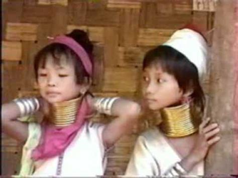 Femmes girafes - YouTube