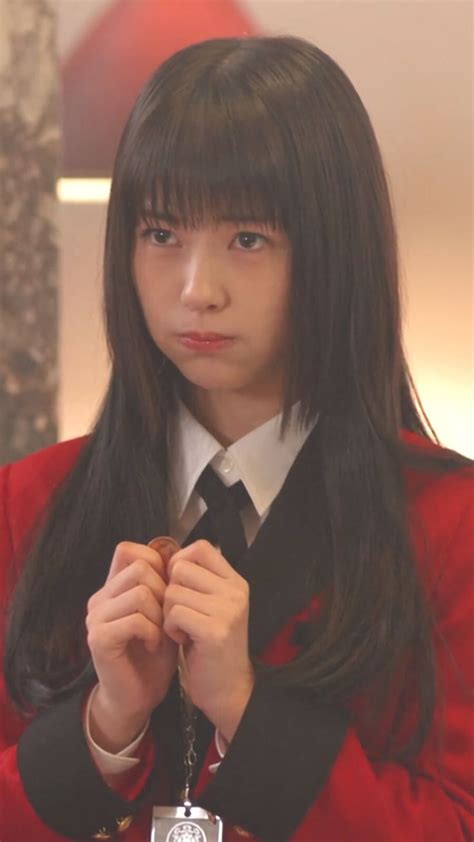 She won the grand prix in the second flyingdog audition in 2017. 浜辺美波 画像 / 情報 【非公式】 on | 浜辺, 姫カット, 蛇喰夢子