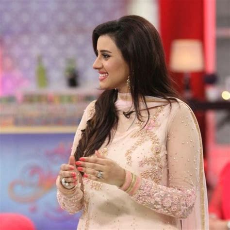 Famous host madiha naqvi shared her beautiful wedding pictures. Madiha Naqvi Drama List, Height, Age, Family, Net Worth