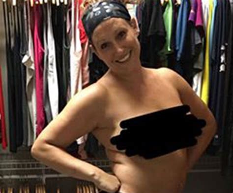 Les photos de nu féminins artistiques sont réalisées en majorité en studio ou en prise de vues avec flashes électroniques. Elle a publié une photo d'elle nue sur Facebook pour ...