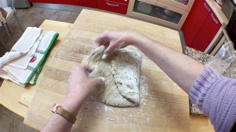 La ricetta dei pomodorini confit, perfetti come antipasto o aperitivo, succosi pomodorini canditi con zucchero e spezie per esaltarne il sapore. La Pizza di Cracco Senza Glutine - Versione Economica ...