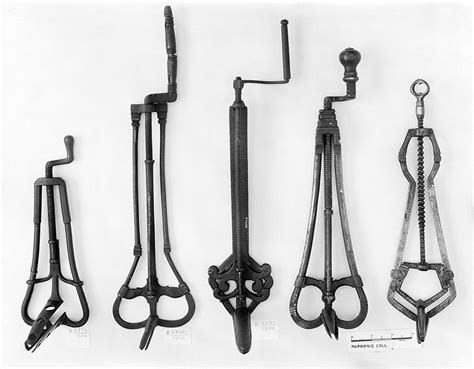 What are the differences between a couscous speculum and a grave's speculum? Waarom is het speculum zo'n marteltuig? : Charlie magazine