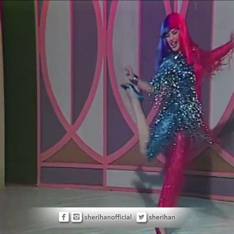 طالبت الدكتورة هالة زايد وزيرة الصحة والسكان باتخاذ المزيد من الإجراءات الاحترازية وارتداء الكمامات والتباعد الجسدى مع قرب حلول شهر رمضان. قالك إيه⁉️ .. ️💙 #فوازير_رمضان #نوستالجيا .. #شريهان ...