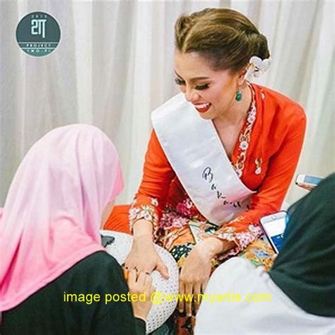 Katernyer nak potongan macam kebaya mas. 42 GAMBAR - MALAM BERINAI JIHAN MUSE BERTEMAKAN 'KEBAYA ...