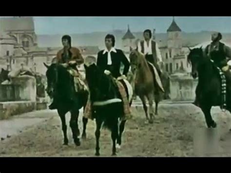 Curro jiménez (sancho gracia), el algarrobo (ãlvaro de luna), el gitano (eduardo garcía) y el estudiante (josé sancho). 1978 Estreno Película "Avisa a Curro Jiménez" Sancho ...