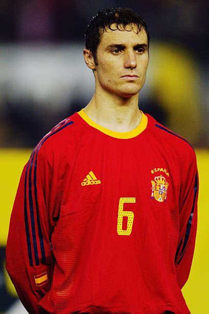 Iván helguera bujía (born march 28, 1975 in santander, cantabria) is a spanish football central defender or defensive midfielder, who currently plays for valencia cf of la liga. Ivan Helguera Pictures and Photos in 2020 | Photo, World ...