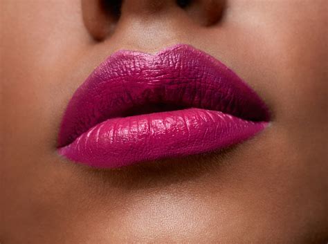 Selanjutnya lipstik wardah paling laris adalah dari jenis instaperfect seperti contoh gambar diatas. Bibir Gambar Lipstik Wardah Matte