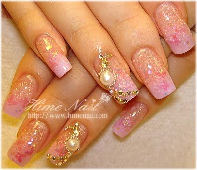 Uñas color rosa, diseños actuales (tendencias) que te servirán de inspiración uñas en tonos mate,palo, pastel, combinaciones con negro dorado, plata y más. Miles de Diseños de Uñas: Diseños de uñas con preciosas piedras en base rosa