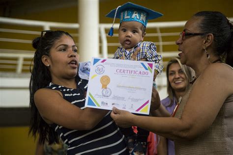 Un niño que no se amamanta, o inclusive el que no recibe lactancia exclusiva durante los primeros cuatro a seis meses de vida, pierde muchas o todas las ventajas de la lactancia que se mencionaron antes. Bebés caraqueños egresaron de la formación más importante ...