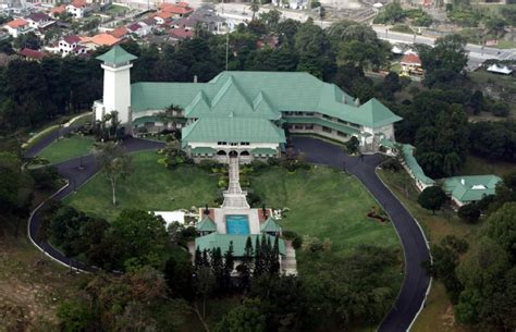 Istana bukit serene má věž měřící 35 metrů na výšku a patří mezi známé turistické atrakce v johor bahru. Cubaan curi kereta Ferrari Sultan Johor gagal | Careta