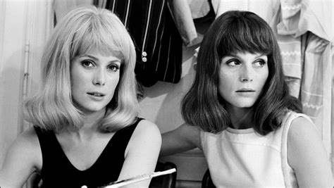 L'actrice française (dans son jeune temps). Catherine Deneuve: "La mort de ma soeur était un sujet ...