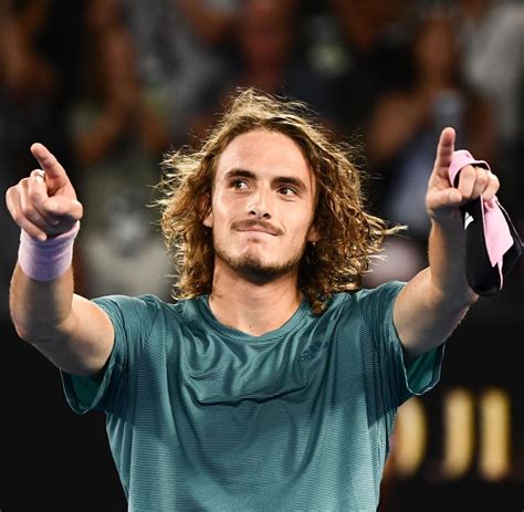 Tsitsipas joked afterwards that he had been grounded by his father. Für Tennisfans: Warum Wimbledon das tollste Turnier der ...