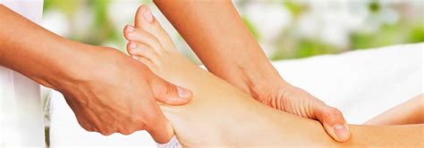 Reflexology massage technique is an art of healing hands and feet that correspond to every part, organ and gland in the body through massage. Reflexología podal. | Reflexology massage, Foot ...