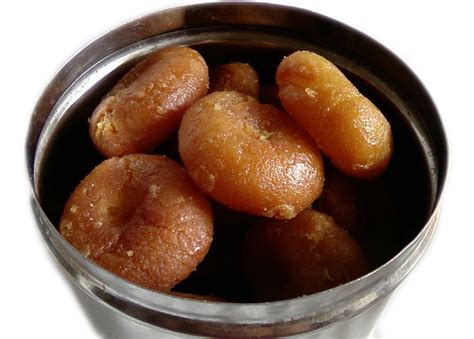 Suryakala / chandrakala is one of the traditional festive sweets in. Pathusa Sweet Recipe In Tamil / Thiratipal Recipe Palkova ...