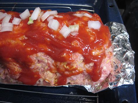 Here's how long you need to cook a raw, fresh ham, or a canned ham, along with temperature, weight, and time. Baking Meatloaf At 400 Degrees : How Long To Bake Meatloaf ...