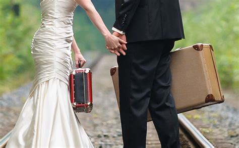 Kim gloss zeigt ihr zweites hochzeitskleid. Trau Anni - Freie Trauung in Unna, Dortmund, Sauerland und ...