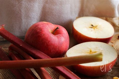 Le temps de préparation est de 25 min. Carrés pomme rhubarbe aux flocons d'avoine - aime & mange