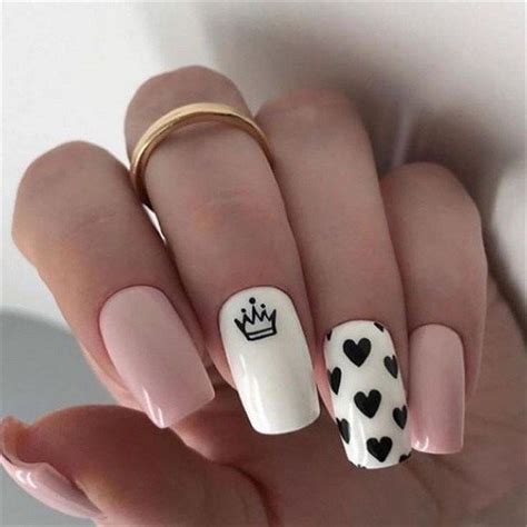 Es una muy buena opción para aquellas que no cuentan con el tiempo o las ganas para pintarse las uñas con constancia. Juveniles Uñas Acrilicas Negras Tumblr 2020 - Diseños De Uñas Negras Tumblr - Diseno de Unas ...
