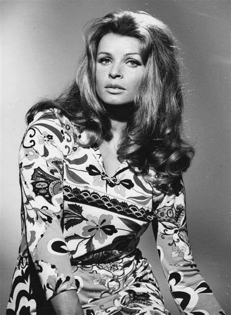 Berger fundó senta film production en 1965. Senta Berger | Hübsche schauspielerinnen, Schauspieler ...