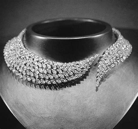 Discover the range of messika diamond necklaces, chains, chokers and long length necklaces. Messika Diamond Necklace #bigdiamondnecklace | Necklace ...