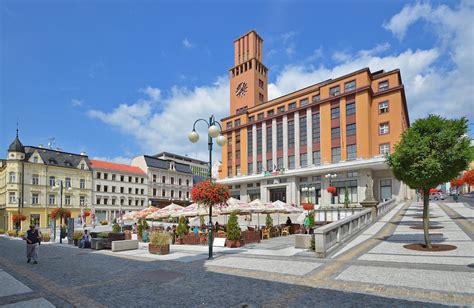 Jablonec nad nisou (ˈjablonɛts ˈnad ɲɪsou ; Vyhlídka z jablonecké radnice se otevře na Velikonoční ...