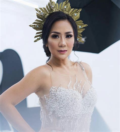 Jun 06, 2021 · layaknya tante ernie, mami sisca mellyana pun mendapat julukan pemersatu bangsa.dia pun kerap memarker body goals yang membuat para pria terpukau. Tante Ernie 'Sang Pemersatu Bangsa' Genap Berusia 45 Tahun ...