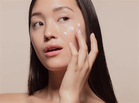 Kini ms glow hadir dengan formula terbaru yang diformulasikan untuk semua step ! Bahaya Skincare | Bersosial.com