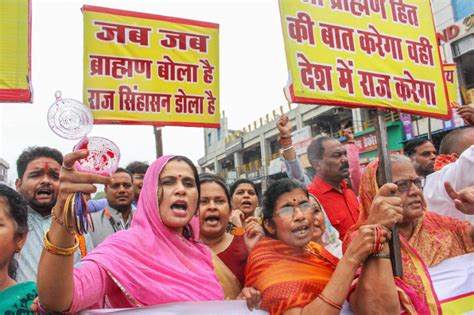 The bharat bandh called by the congress and left on monday against rising fuel prices and tumbling rupee evoked mixed response in the country as the opposition closed its ranks against the modi. जानिए, सवर्णों के दस फीसदी आरक्षण की चर्चा के बीच कैसे आ ...