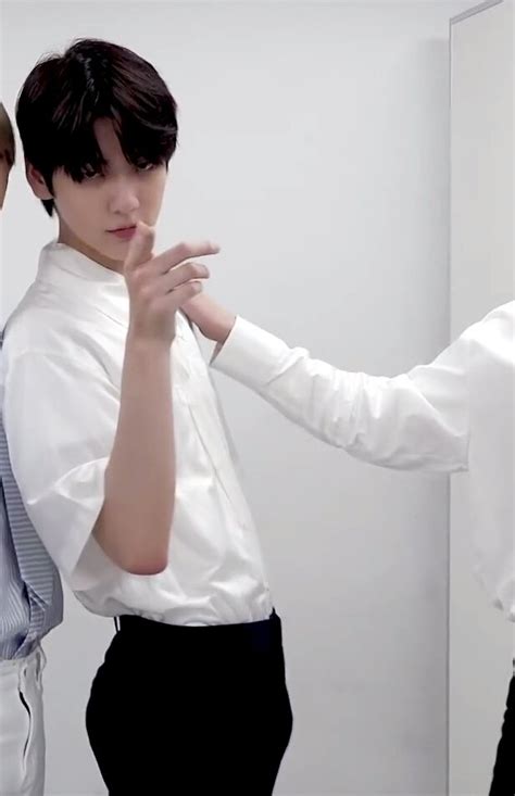 Tomorrow x together member career began: TXT's Soobin Catches Attention For His Tiny Waist - Koreaboo