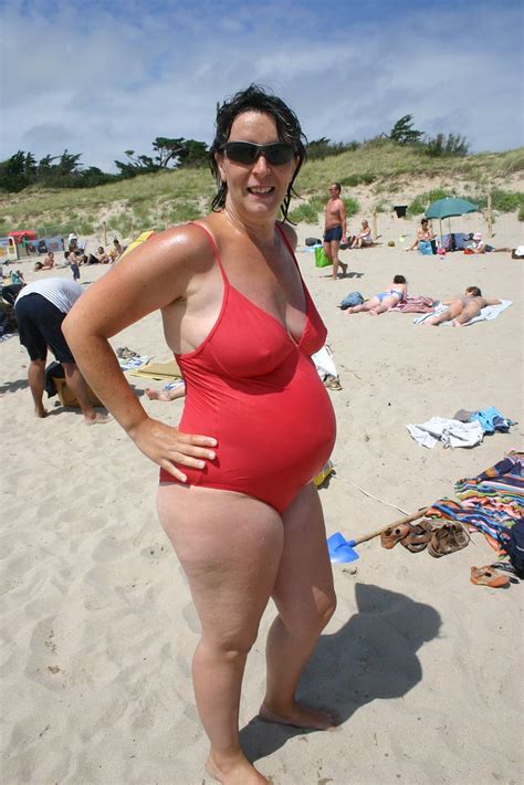 Wardrobe malfunctions like camel's toe don't discriminate. Pregnant at the beach | still wet from enjoying the sea ...