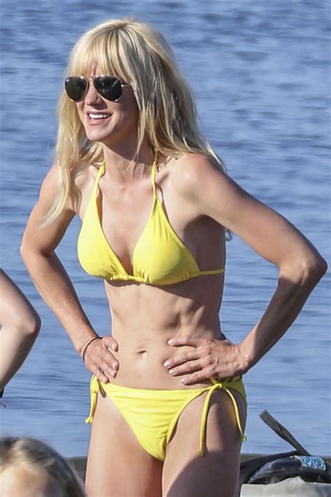 She manages to look right on trend and makes the most of her fine hair texture. Anna Faris shows off her fit figure in tiny yellow bikini ...