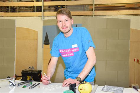 Wenn sie ihre ausbildung beendet haben, den gesellenbrief in der hand halten, beginnt das berufsleben mit dem ersten richtigen gehalt. Deutsche Meisterschaft 2017 der Fliesen-, Platten- und ...