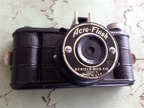 Acro-Flash Miniature Bakelite Camera by Herold MFG Co., 1950s - Made-in 